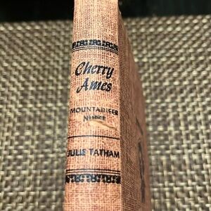 Book - Cherry Ames Mountaineer Nurse